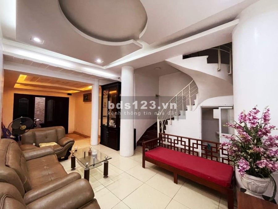 Cần bán nhà phố Láng Hạ, nhà mới đẹp lung linh, ngõ ô tô, diện tích 36m2, 5 tầng, 6,2 tỷ