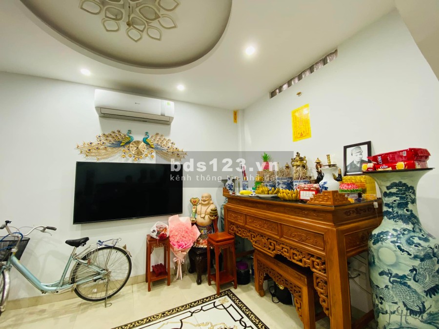 Cần bán gấp nhà Ngõ Phố chùa Láng 50m2 x 6 tầng, mặt tiền 4.2m, 2 mặt ngõ thông, ô tô đỗ cổng