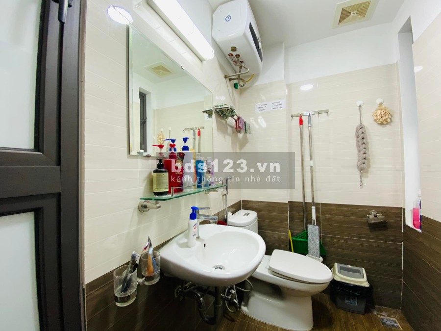 Cần bán gấp nhà Ngõ Phố chùa Láng 50m2 x 6 tầng, mặt tiền 4.2m, 2 mặt ngõ thông, ô tô đỗ cổng