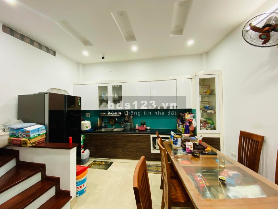 Cần bán gấp nhà Ngõ Phố chùa Láng 50m2 x 6 tầng, mặt tiền 4.2m, 2 mặt ngõ thông, ô tô đỗ cổng
