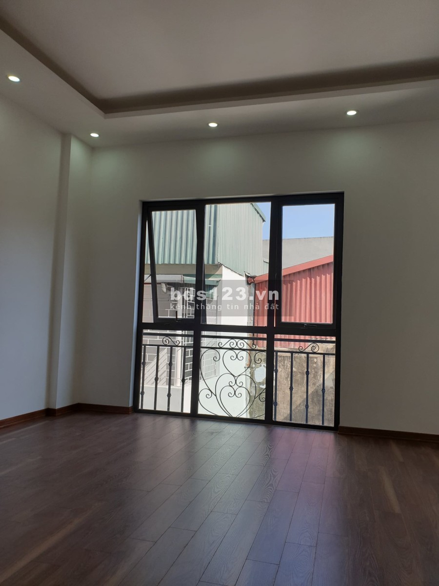 Bán nhà Đội Cấn Quận Ba Đình gần Lăng Bác diện tích 37m2, chỉ 4 tỷ 5 mặt tiền rộng
