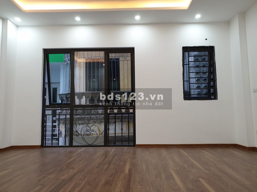 Bán nhà Đội Cấn Quận Ba Đình gần Lăng Bác diện tích 37m2, chỉ 4 tỷ 5 mặt tiền rộng