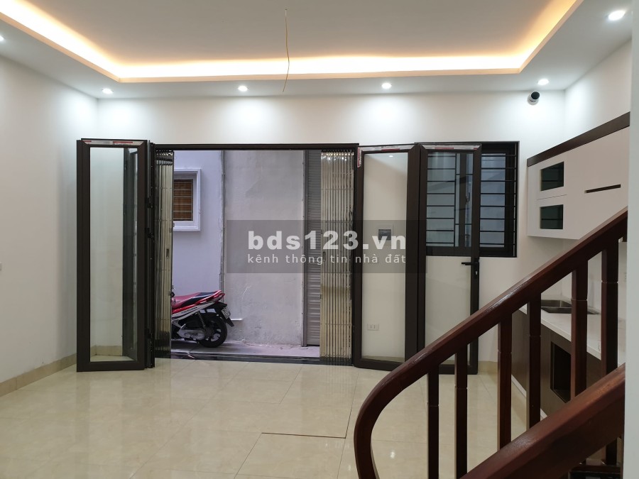 Bán nhà Đội Cấn Quận Ba Đình gần Lăng Bác diện tích 37m2, chỉ 4 tỷ 5 mặt tiền rộng