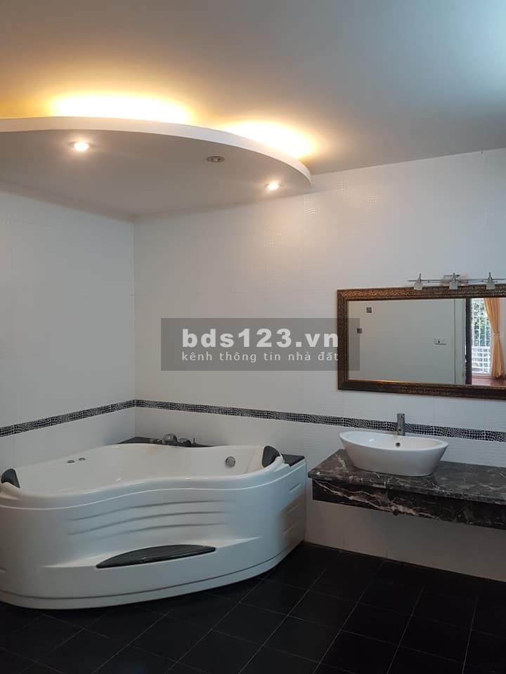 Nhà nguyên căn đẹp Phùng Chí Kiên, dtsd 45m2, 5 tầng đúc, ngõ rộng giá 7 tỷ pháp lý chuẩn