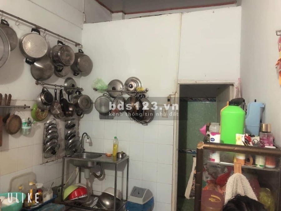 Ngang lớn một bước ra đường lớn, khu dân cư hiện hữu chủ bán gấp, bàn giao sổ ngay