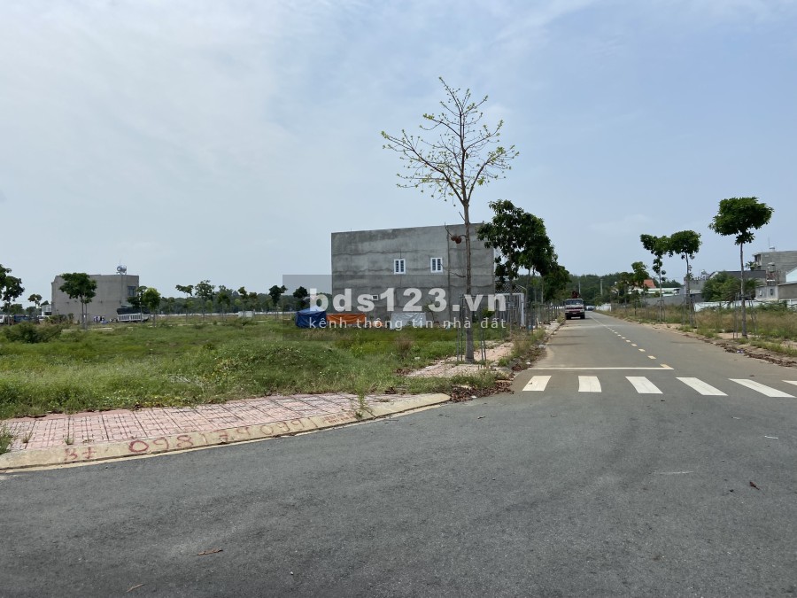 Cần bán lô đất S=100m2 mặt tiền đường Hùng Vương ven sông Thị Tính, LH 0335166099
