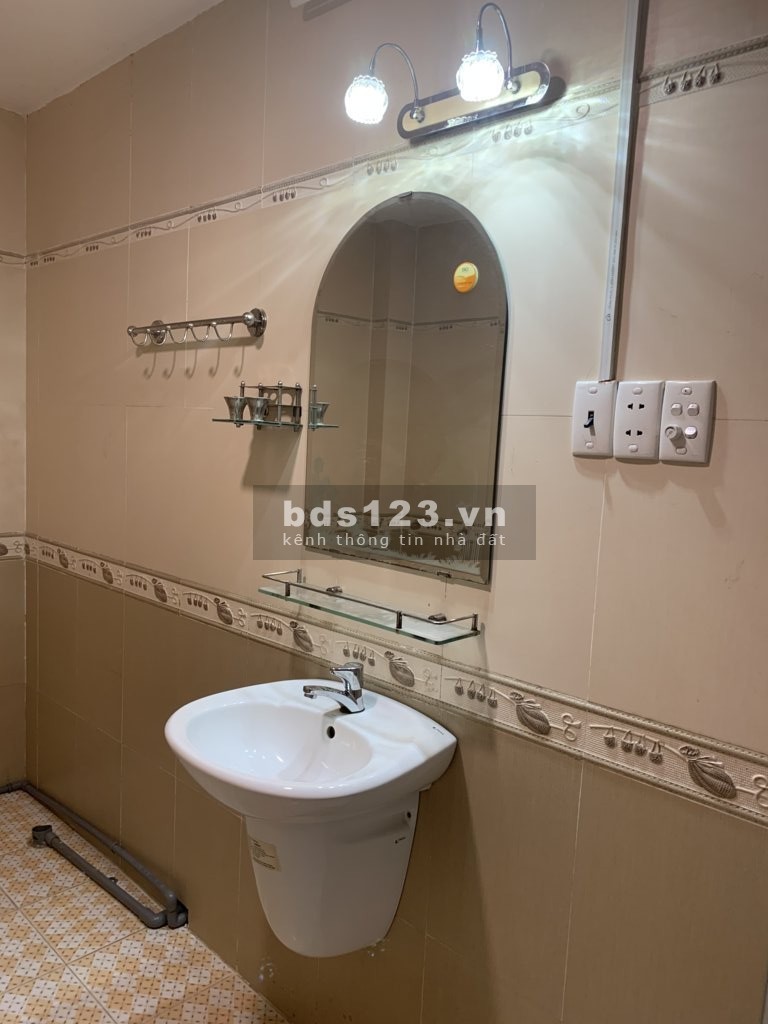 Cho thuê căn hộ dịch vụ, DT 60m2, 2PN,1PK,có ban công, full nội thất,gần Cv Quang Trung, Q.12