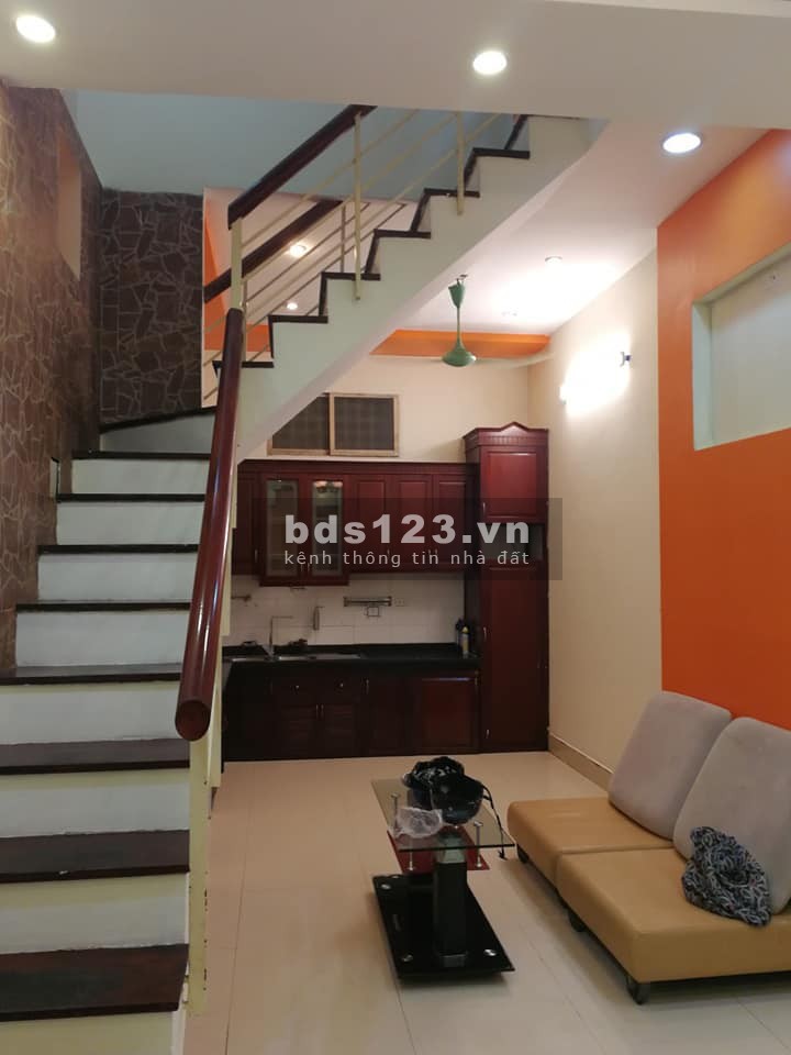 Bán nhà Phương Mai Đống Đa cạnh hồ Phương Mai, ô tô đỗ cửa, giá chỉ 6.3 tỷ có sẵn sổ