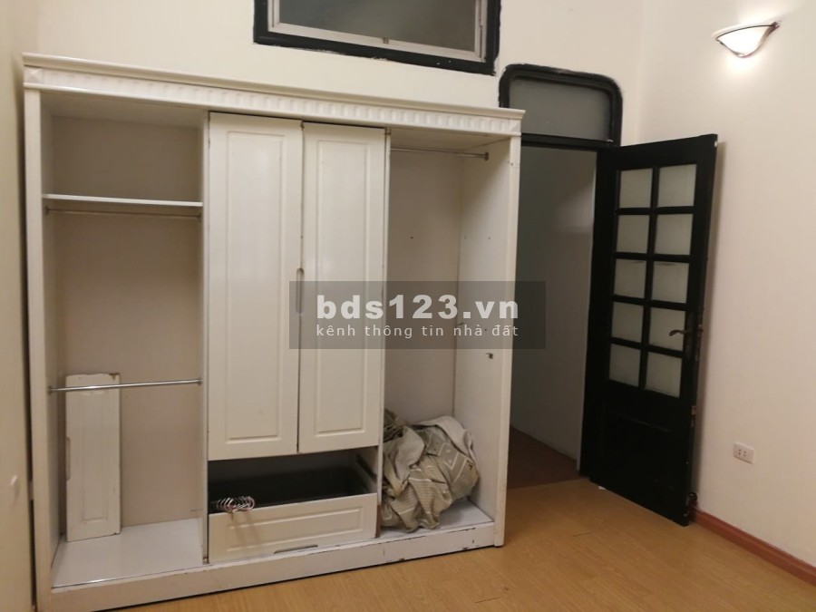 Bán nhà Phương Mai Đống Đa cạnh hồ Phương Mai, ô tô đỗ cửa, giá chỉ 6.3 tỷ có sẵn sổ