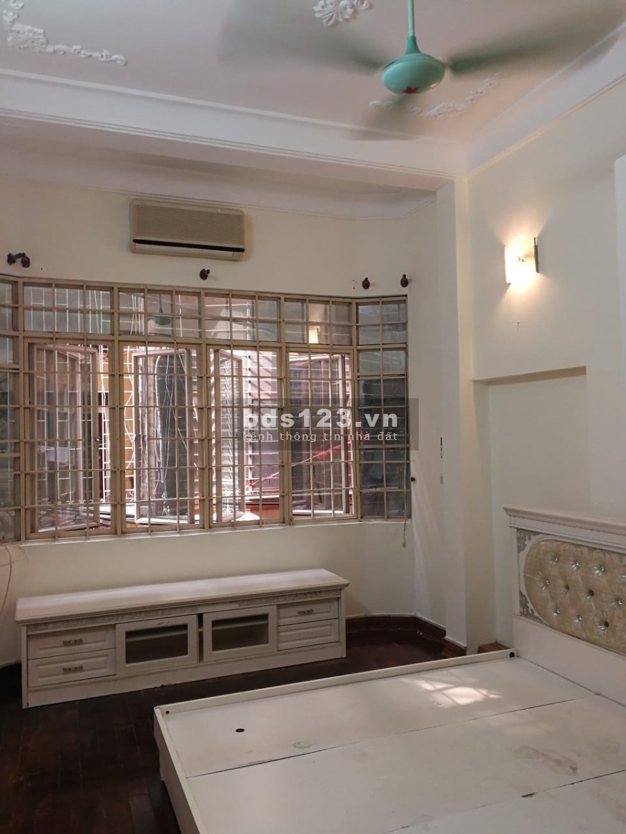 Bán nhà Phương Mai Đống Đa cạnh hồ Phương Mai, ô tô đỗ cửa, giá chỉ 6.3 tỷ có sẵn sổ