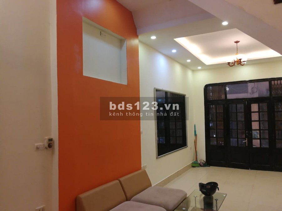 Bán nhà Phương Mai Đống Đa cạnh hồ Phương Mai, ô tô đỗ cửa, giá chỉ 6.3 tỷ có sẵn sổ