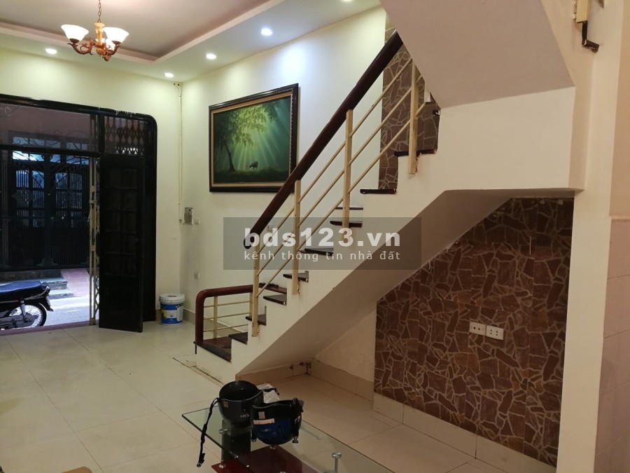 Bán nhà Phương Mai Đống Đa cạnh hồ Phương Mai, ô tô đỗ cửa, giá chỉ 6.3 tỷ có sẵn sổ