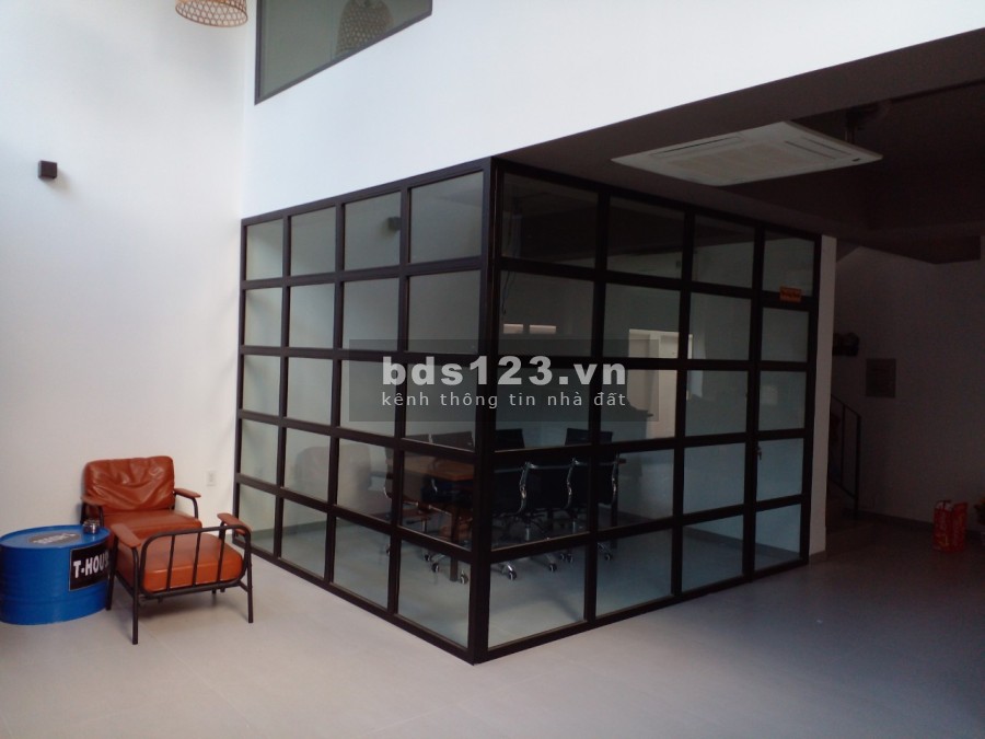Cho thuê tòa nhà văn phòng tiện nghi đầy đủ khu dân cư đông đúc, giá tốt, kinh doanh thuận tiện