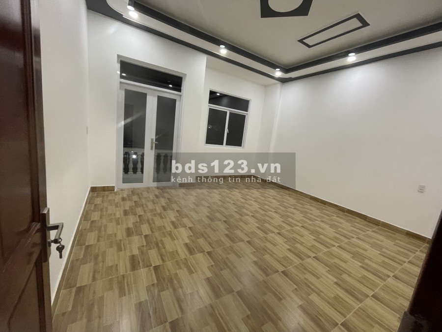 Bán nhà nguyên căn mặt tiền Quận 12 đường 8m, Nguyễn Ảnh Thủ, sổ đỏ chính chủ