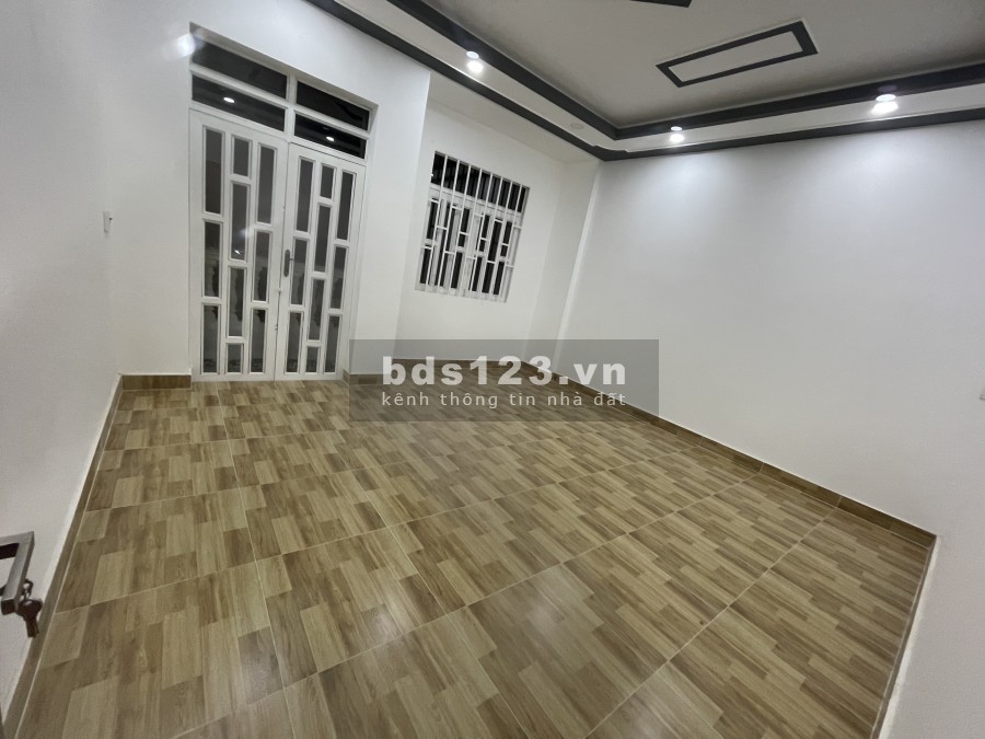 Bán nhà nguyên căn mặt tiền Quận 12 đường 8m, Nguyễn Ảnh Thủ, sổ đỏ chính chủ