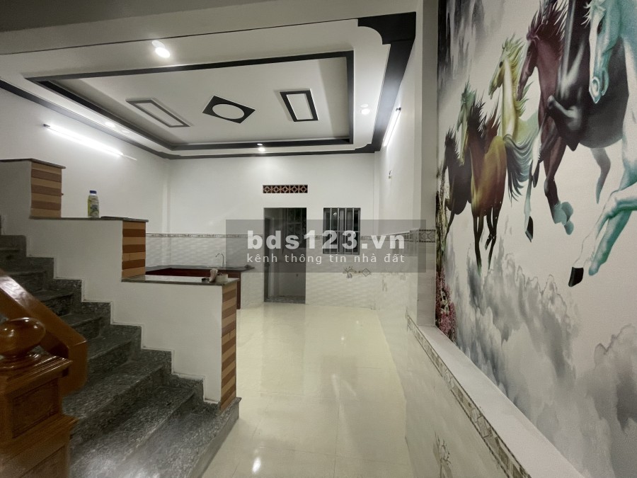 Bán nhà nguyên căn mặt tiền Quận 12 đường 8m, Nguyễn Ảnh Thủ, sổ đỏ chính chủ
