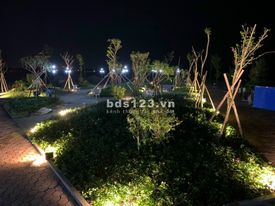 Shophouse mặt hồ giá rẻ giật mình chỉ 17,Xtr/1m ( X tiểu học) tiện ích đầy đủ, lh 0799863888