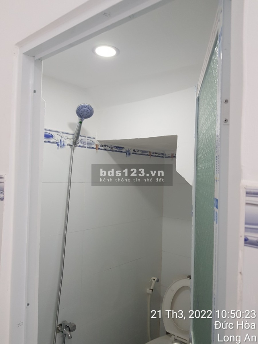 Cho thuê nhà mới xây 2 lầu đúc 1 tầng lửng, giá tốt khu dân cư, nhà còn mới, yên tĩnh