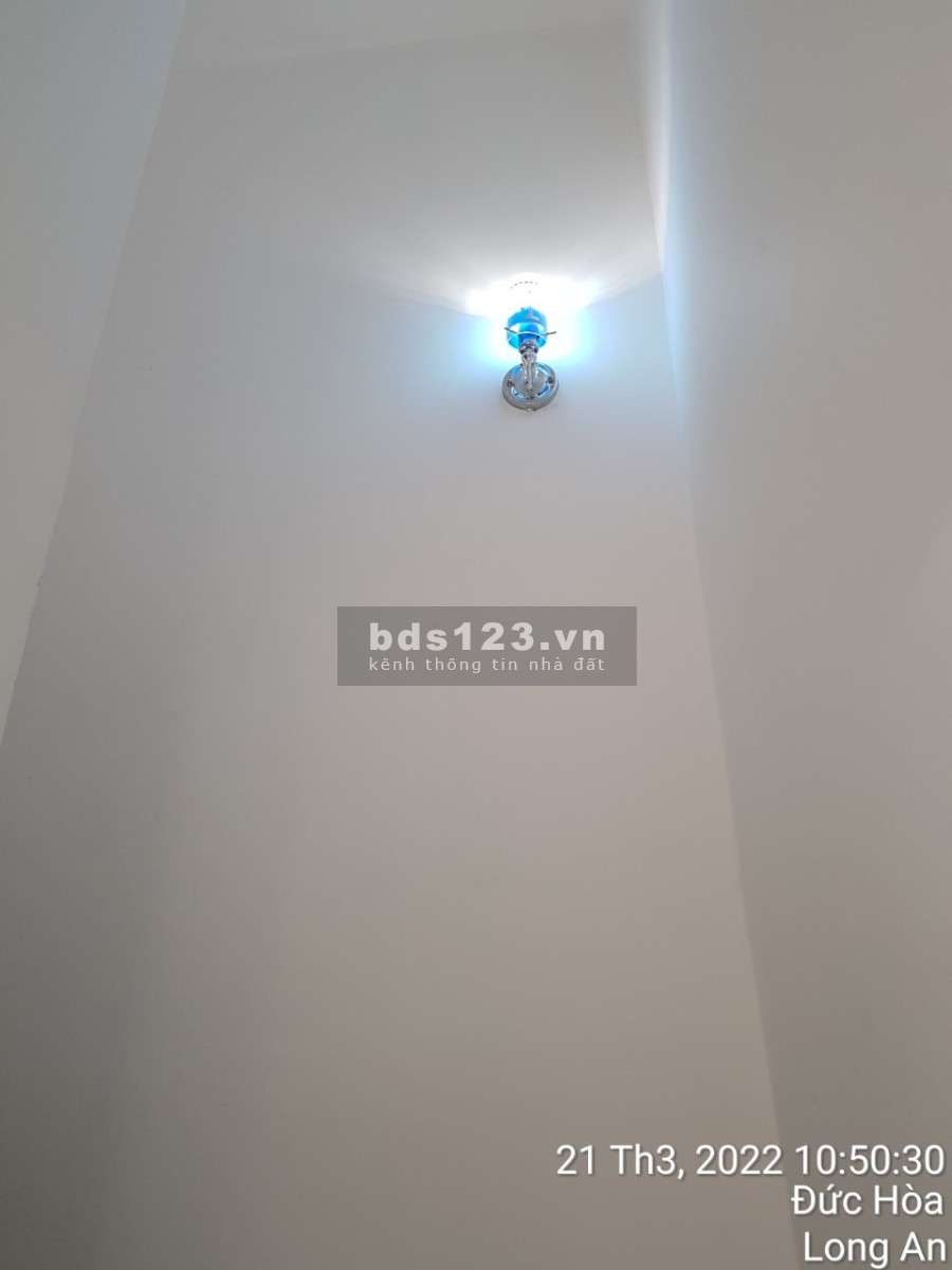 Cho thuê nhà mới xây 2 lầu đúc 1 tầng lửng, giá tốt khu dân cư, nhà còn mới, yên tĩnh