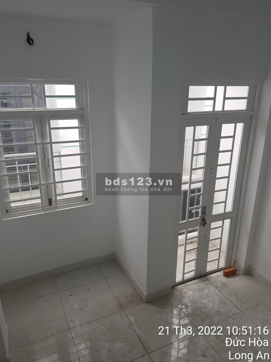 Cho thuê nhà mới xây 2 lầu đúc 1 tầng lửng, giá tốt khu dân cư, nhà còn mới, yên tĩnh