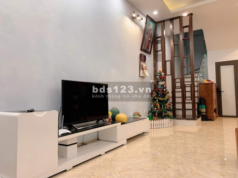 Bán nhà phố Định Công 32M2 mt 3,8M, ô tô đỗ cửa, 15M ra phố, ngõ thoáng, thông sàn, sổ vuông