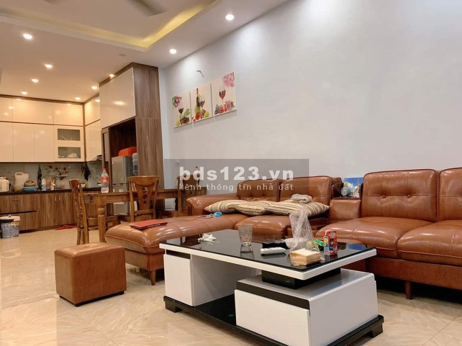 Bán nhà phố Định Công 32M2 mt 3,8M, ô tô đỗ cửa, 15M ra phố, ngõ thoáng, thông sàn, sổ vuông