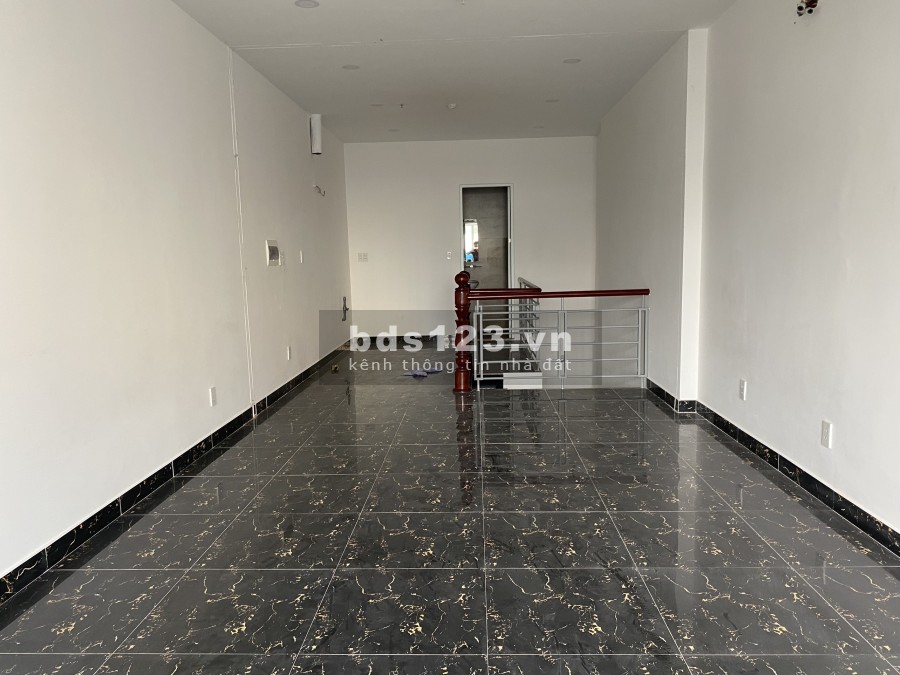 Kẹt tiền bán gấp căn shophouse Moonlight Boulevard 100m2 giá 4,3 tỷ đang có hợp đồng thuê 13tr/tháng