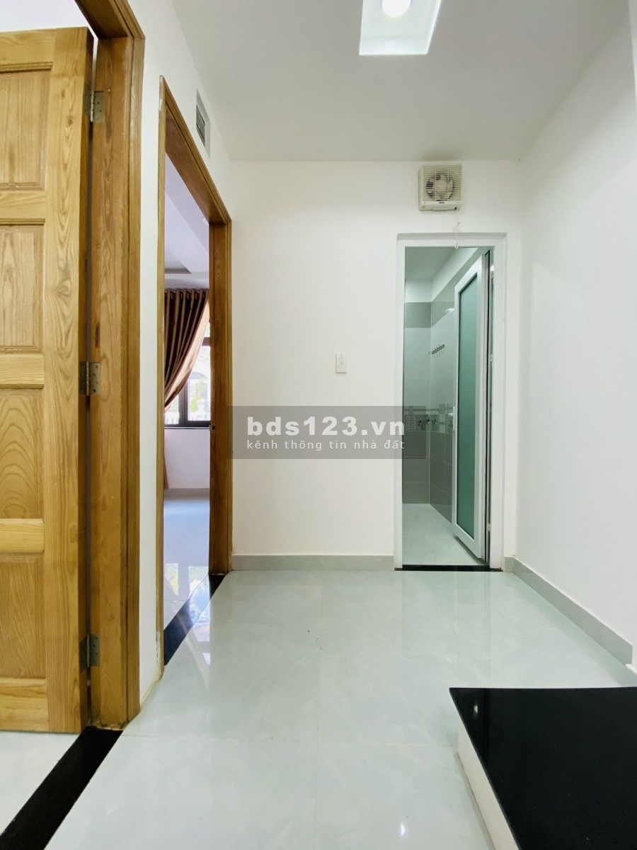 Bán nhà 4 lầu, hẻm 6m. Sát mặt tiền đường khu dân trí cao giá thương lượng, lh 0704680423