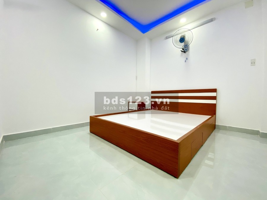 Bán nhà 4 lầu, hẻm 6m. Sát mặt tiền đường khu dân trí cao giá thương lượng, lh 0704680423