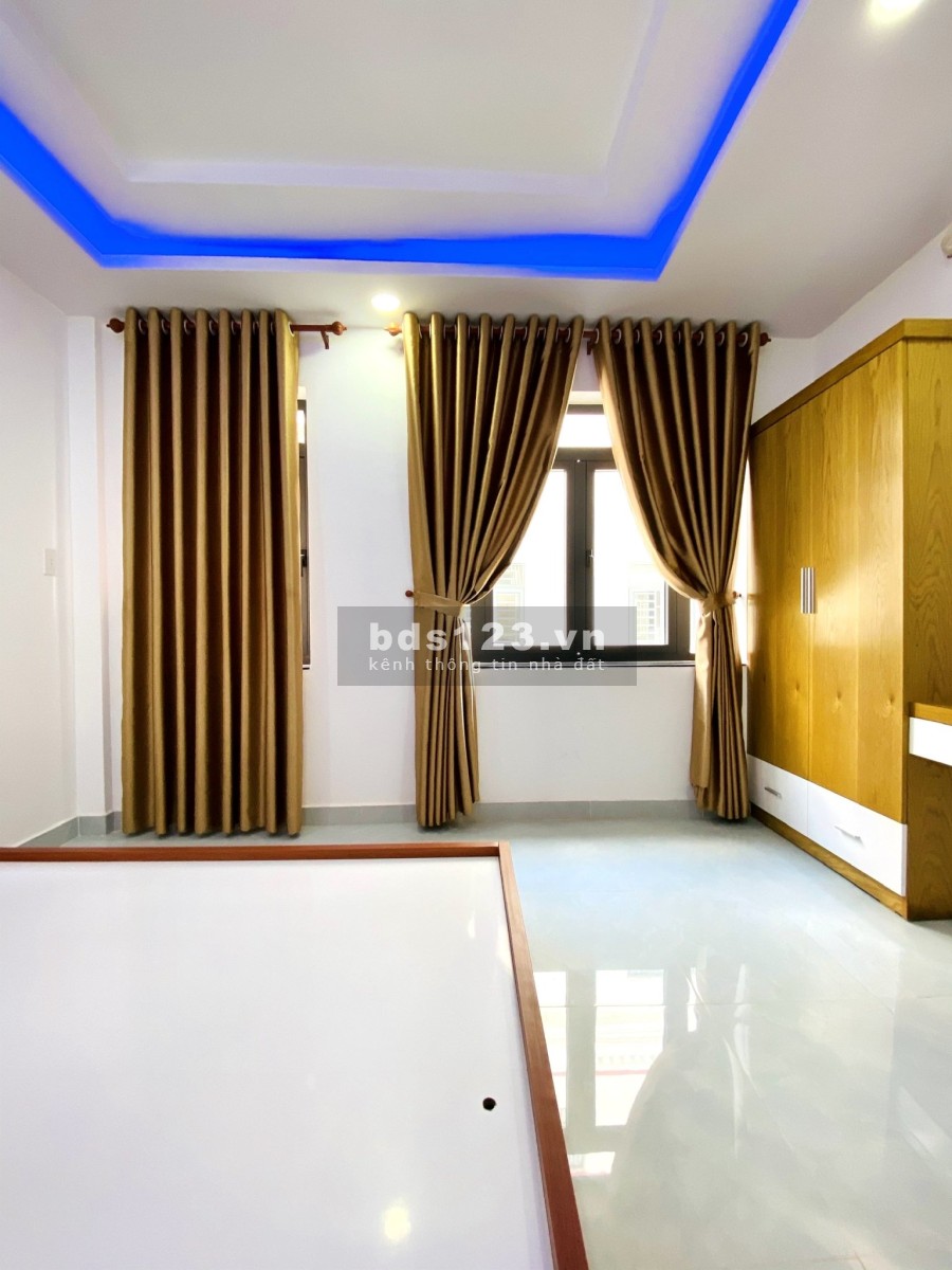 Bán nhà 4 lầu, hẻm 6m. Sát mặt tiền đường khu dân trí cao giá thương lượng, lh 0704680423