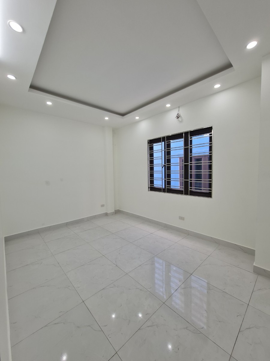 Cần bán nhà 3 tầng ngõ nông đường Trần Nguyên Hãn giá bán chỉ 2 tỷ, khu dân trí cao
