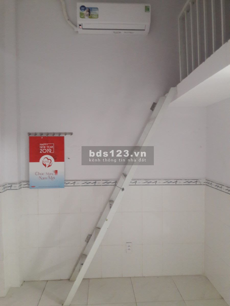 Phòng trọ diện tích sử dụng 20m2 có gác, máy lạnh, tolet riêng giá tốt liên hệ 0938127056