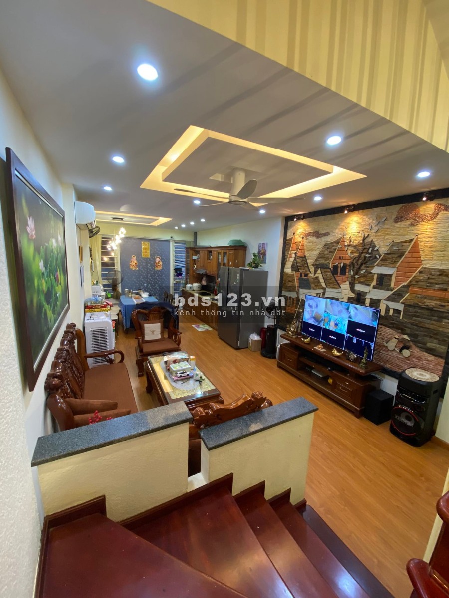 Bán nhà phố Hào Nam, Quận Đống Đa kinh doanh diện tích 43m2, mt 4m, 5 tầng giá nhỉnh 5 tỷ