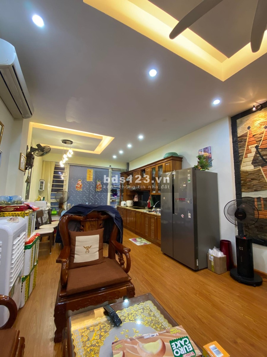Bán nhà phố Hào Nam, Quận Đống Đa kinh doanh diện tích 43m2, mt 4m, 5 tầng giá nhỉnh 5 tỷ