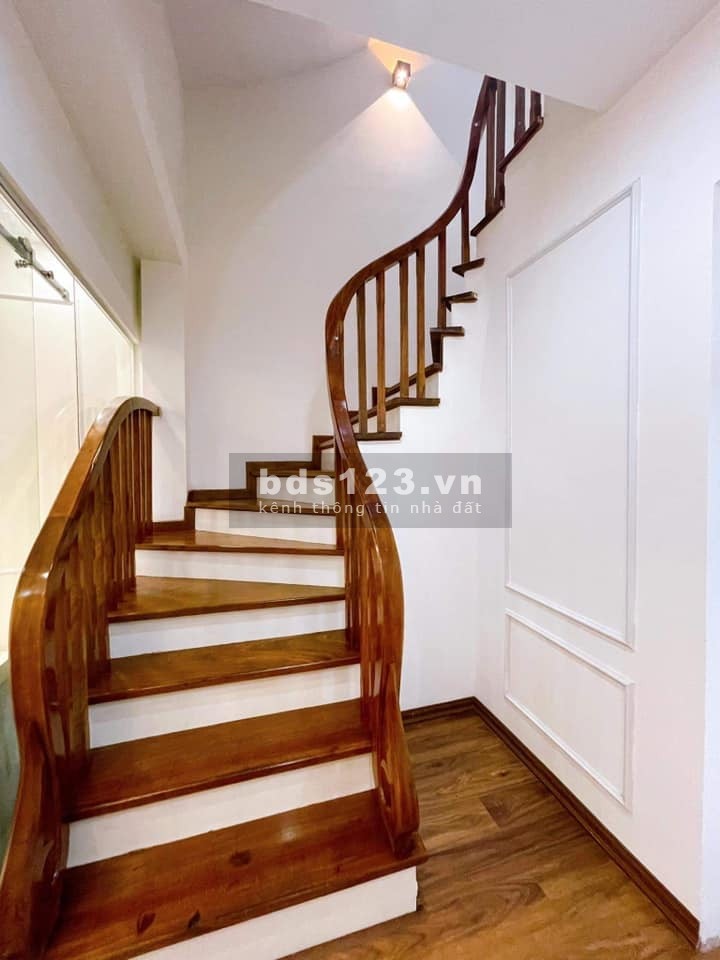 Bán nhà Ngọc Thuỵ ngõ rộng gần Khai Sơn, diện tích sử dụng 45m2, giá bán 4 tỷ, sổ sẵn