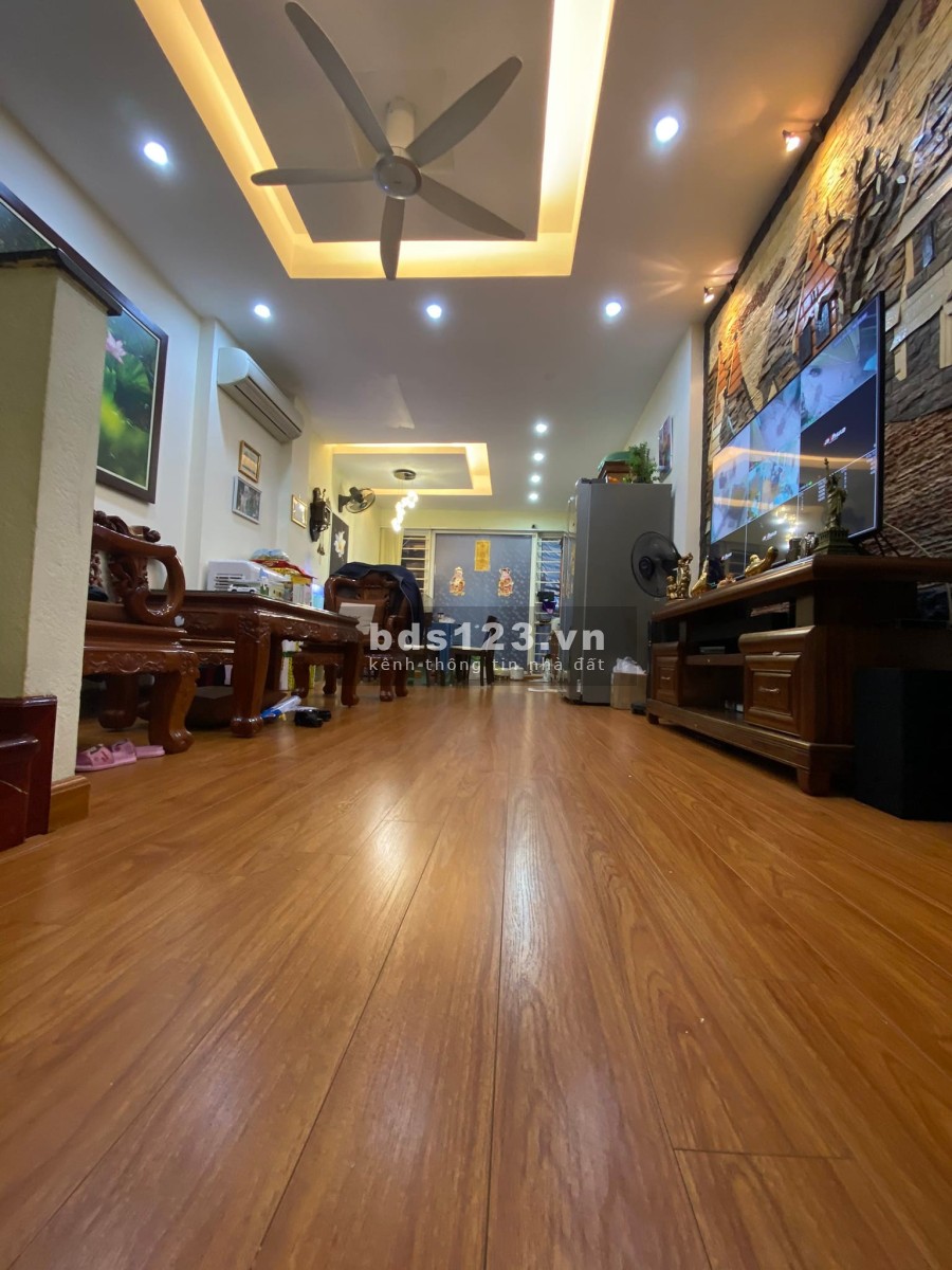 Bán nhà phố Hào Nam, Quận Đống Đa kinh doanh diện tích 43m2, mt 4m, 5 tầng giá nhỉnh 5 tỷ