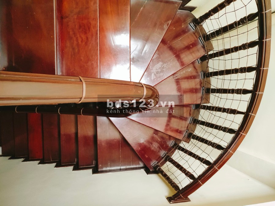 Bán nhà Trần Quốc Hoàn Cầu Giấy ô tô kinh doanh dtsd 50m2, mt 5.6m, 5 tầng giá nhỉnh 11 tỷ