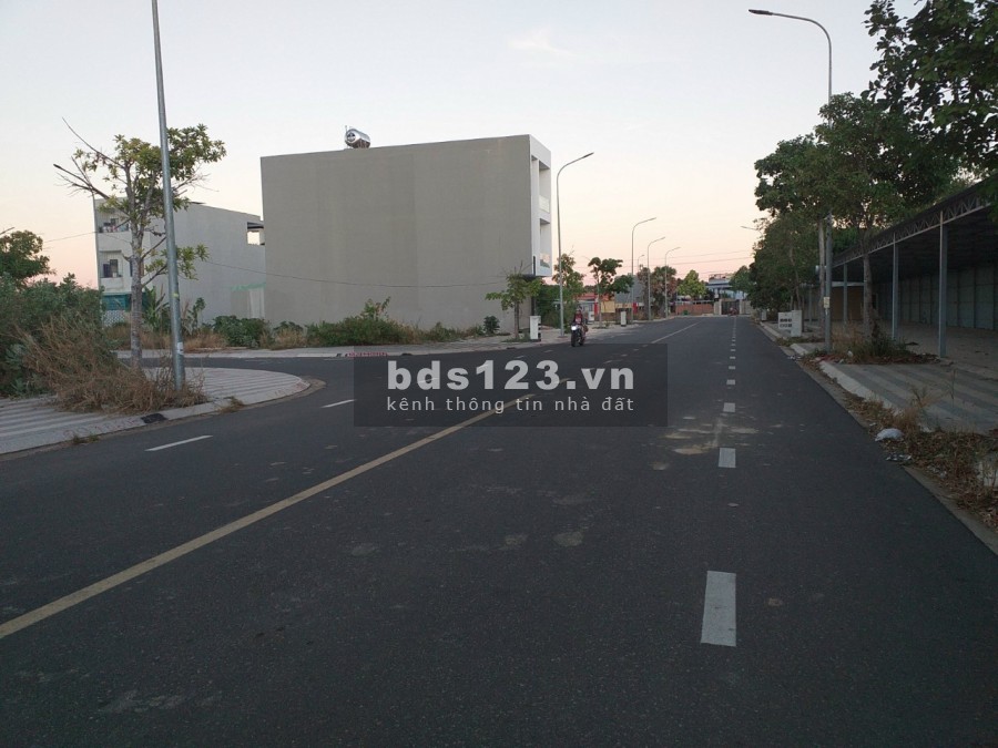 Bán lô đất MT THANH SƠN C giá rẻ nhất khu vực đầu tư sinh lời cao, hướng Tây Nam