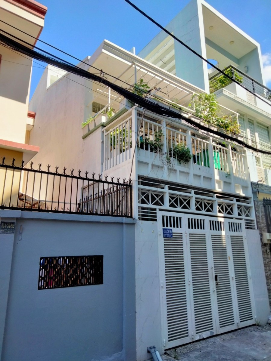 Bán nhà 434 đường Phạm Văn Chiêu GV diện tích sử dụng 4x17,5m2 70m2 2 tầng 3pn
