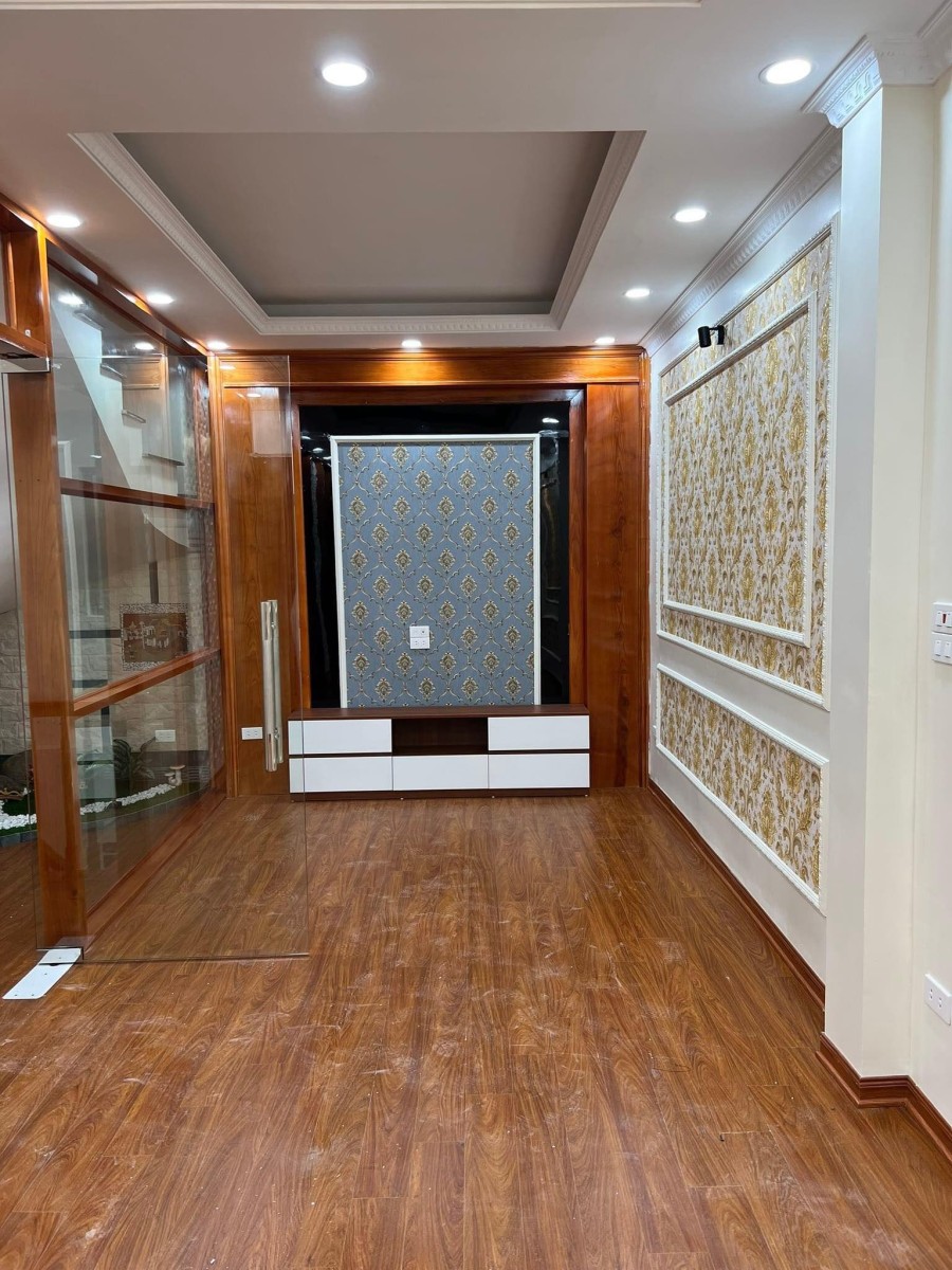 Chính chủ bán nhà đường Hoàng Ngân, Thanh Xuân 70m2 giá 6TỷX. Ô TÔ , phố sầm uất.