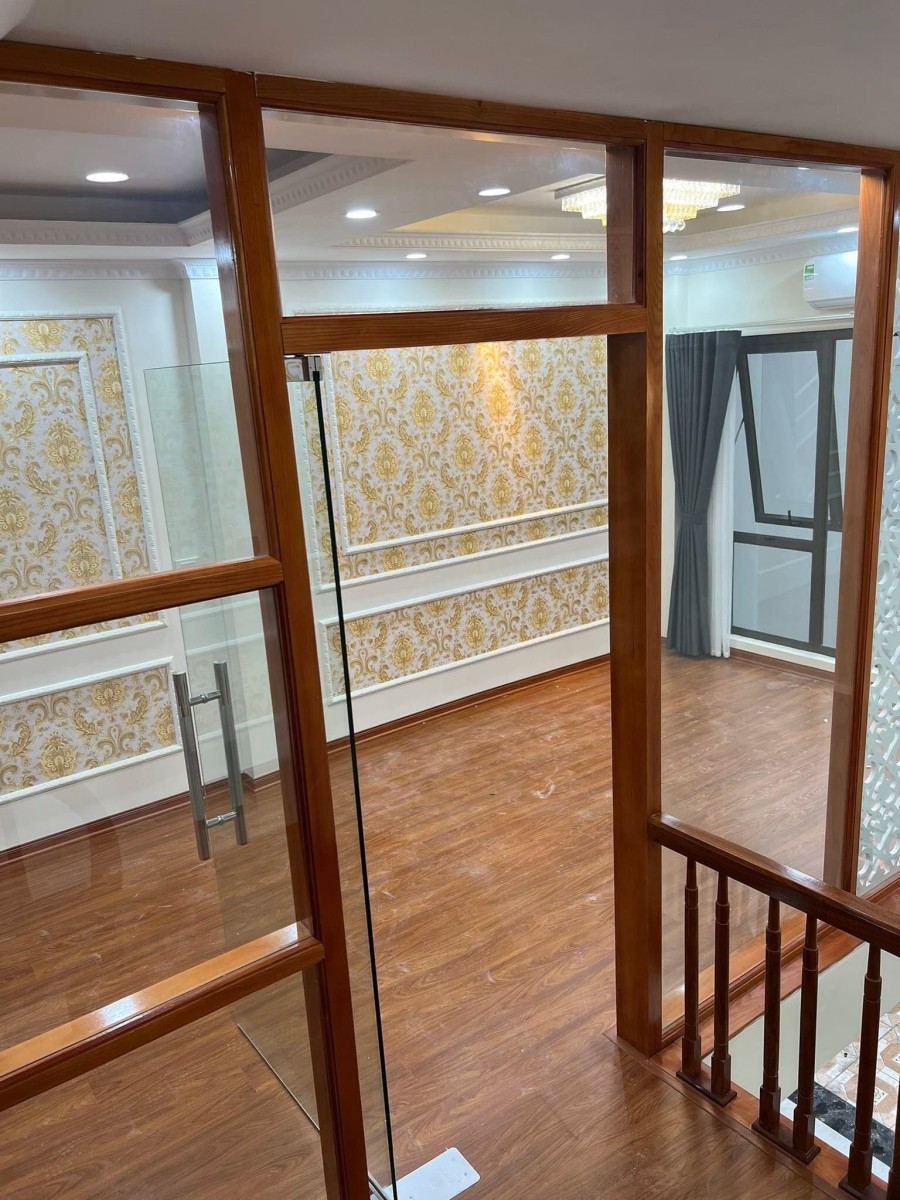 Chính chủ bán nhà đường Hoàng Ngân, Thanh Xuân 70m2 giá 6TỷX. Ô TÔ , phố sầm uất.