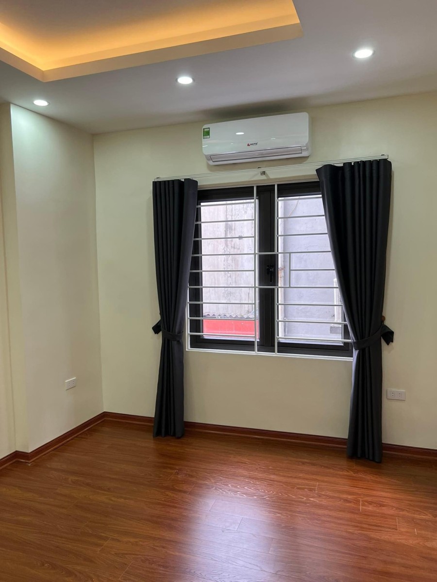 Chính chủ bán nhà đường Hoàng Ngân, Thanh Xuân 70m2 giá 6TỷX. Ô TÔ , phố sầm uất.