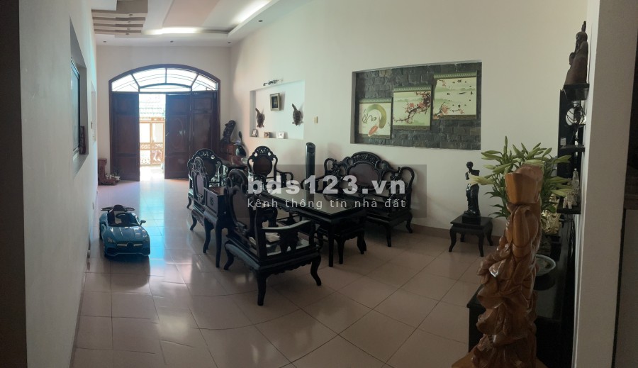 Cho thuê nhà ở Tân Bình, Trường Sơn sát sân bay 330m2 sạch sẽ, nhiều phòng, thoáng mát