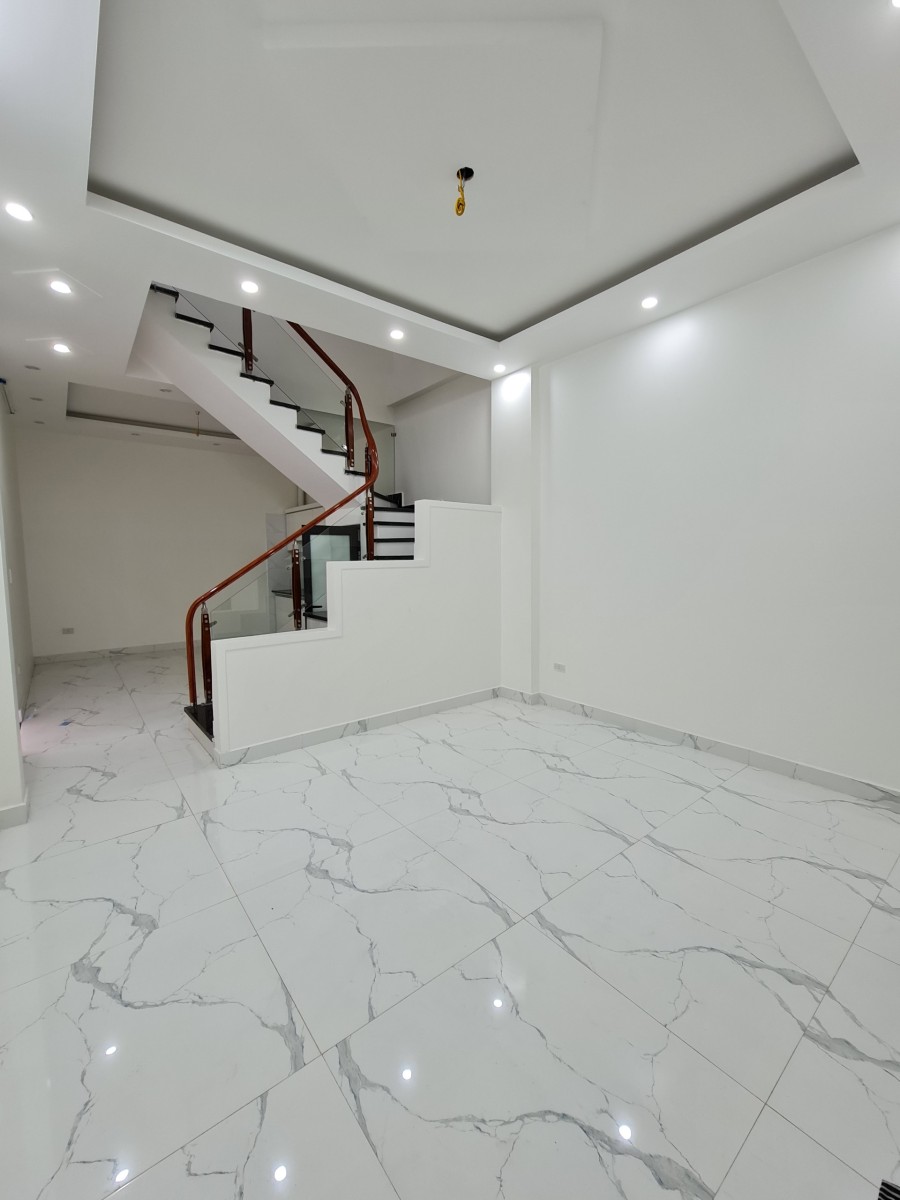 Cần bán nhà 3 tầng ngõ nông đường Trần Nguyên Hãn giá bán chỉ 2 tỷ, khu dân trí cao