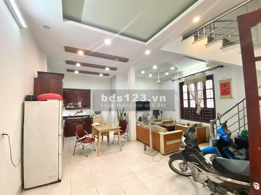 Bán nhà cực hiếm, Đường Phú Diễn, 4 tầng Dtsd 52m2/tầng, lô góc, ô tô vào nhà, Giá chỉ 4,25 tỷ