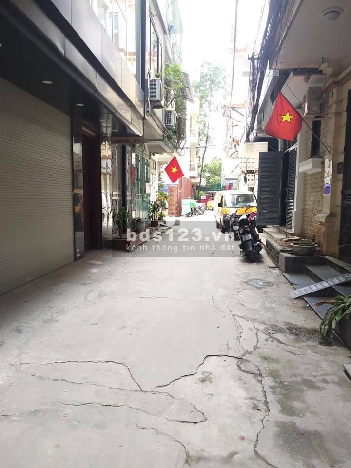 Bán nhà nguyên căn Hoàng Quốc Việt diện tích sử dụng 40m2, 5 tầng đúc, giá 4.2 tỷ