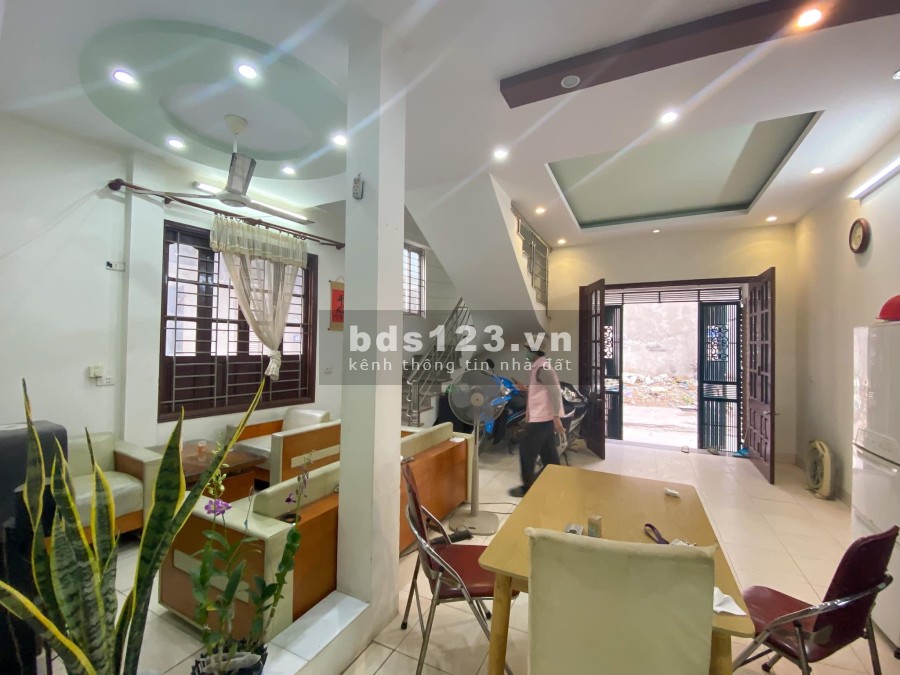 Bán nhà cực hiếm, Đường Phú Diễn, 4 tầng Dtsd 52m2/tầng, lô góc, ô tô vào nhà, Giá chỉ 4,25 tỷ