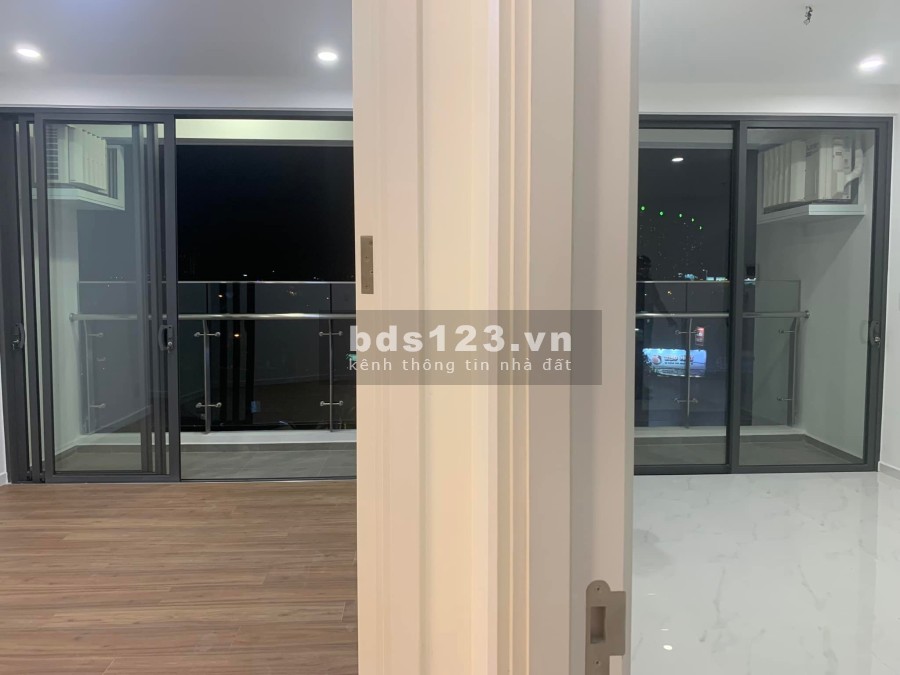Căn hộ view sông, 2PN 2WC, đã có sổ hồng, nội thất cao cấp, giá 4,5 tỷ. LH: 0917999515