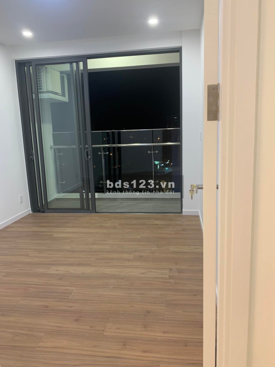 Căn hộ view sông, 2PN 2WC, đã có sổ hồng, nội thất cao cấp, giá 4,5 tỷ. LH: 0917999515