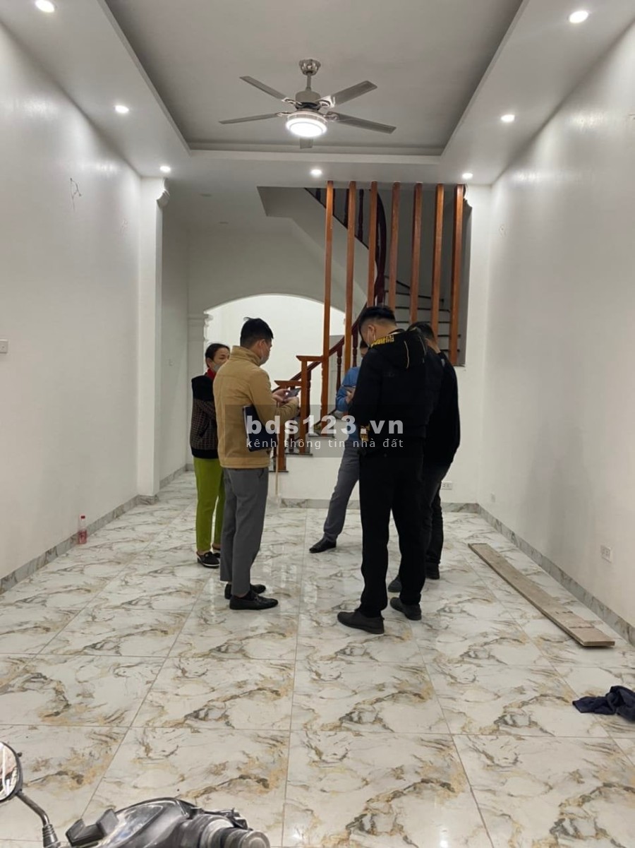 Bán nhà Hoàng Quốc Việt Cầu Giấy ô tô kinh doanh diện tích 45m2, mặt tiền 4m, 5 tầng, giá 7 tỷ